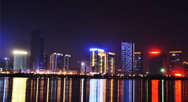 LED戶外亮化燈具廠家在設(shè)計(jì)戶外照明時(shí)的注意事項(xiàng)