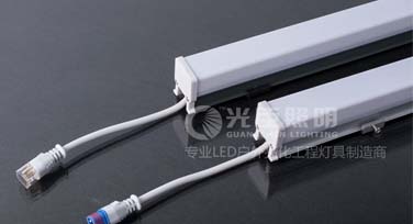 別再撞臉了，光臣LED護欄管廠家給你支支招!