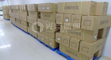 LED護(hù)欄管凌晨3點(diǎn)裝貨，專車直達(dá)貴州!