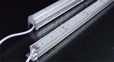 為了宋哥哥，線條燈妹妹努力學(xué)游泳