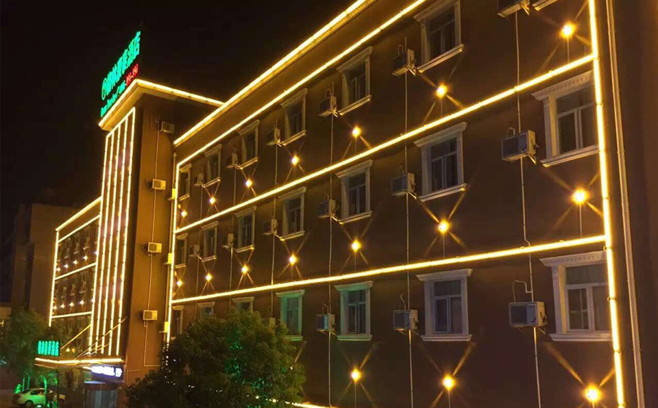 【上?！扛窳趾捞┚€條燈亮化工程