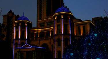 LED線條燈助陣售樓部亮化 給你一個(gè)宮殿般的家