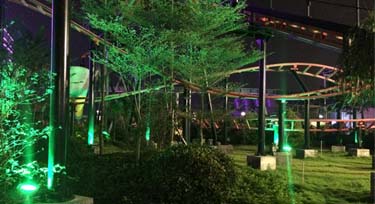 空中游樂場(chǎng)亮化 LED泛光燈一燈多用，效果恰到好處!