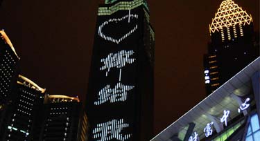 一直以為幕墻燈亮化是用來(lái)美化城市,原來(lái)它還能這樣...