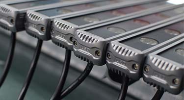 洗墻燈的洗墻高度和發(fā)光角度有關系嗎?