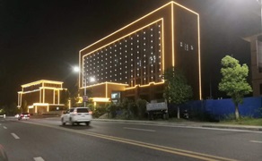 檢察院大樓亮化怎么做？金黃光線條燈打造大氣效果