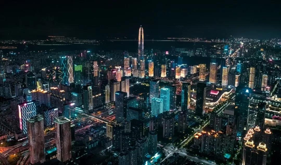 城市夜景亮化應(yīng)有合理的設(shè)計(jì)和規(guī)劃，完善功能性