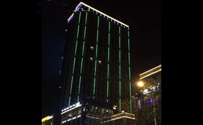 四川客戶鐘愛這款護(hù)欄管，DMX512全彩LED護(hù)欄管樓體亮化順利亮燈