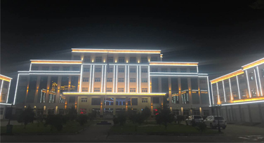 既想做樓宇亮化又想省電 這個(gè)?？碙ED洗墻燈廠家怎么破